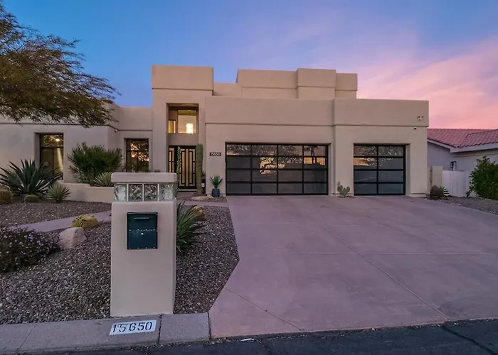 Luxury Contemporary Sanctuary W Pool And Views Holiday home