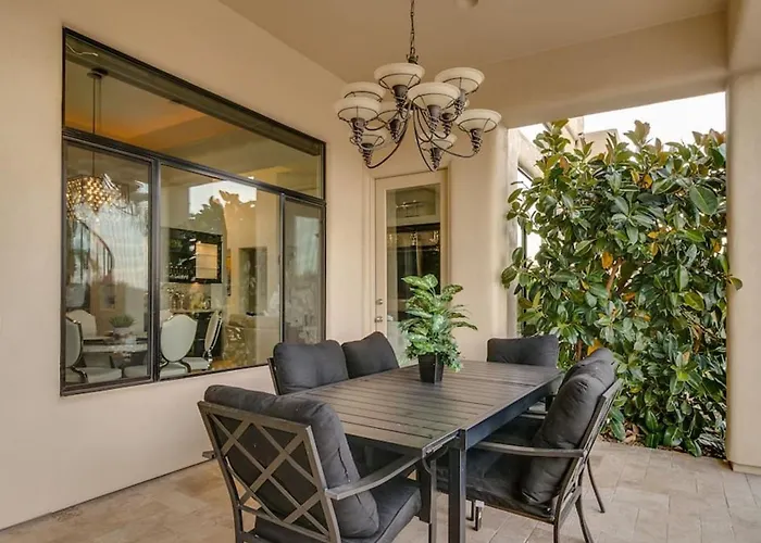 Luxury Contemporary Sanctuary W Pool And Views Holiday home