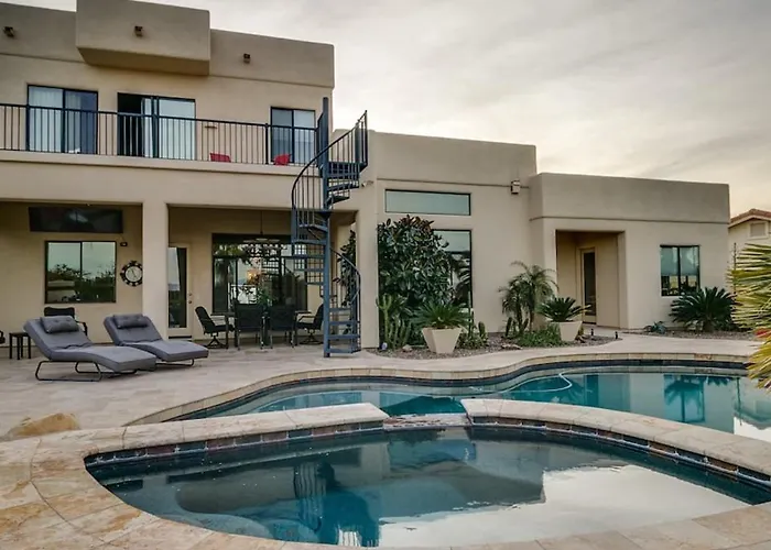 Luxury Contemporary Sanctuary W Pool And Views Holiday home Fountain Hills