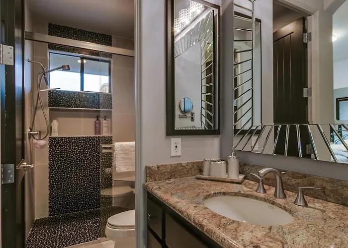 Holiday home Luxury Contemporary Sanctuary W Pool And Views Fountain Hills