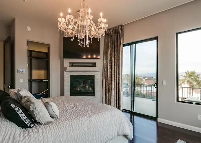 Luxury Contemporary Sanctuary W Pool And Views Holiday home