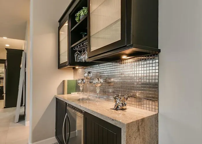 Holiday home Luxury Contemporary Sanctuary W Pool And Views *