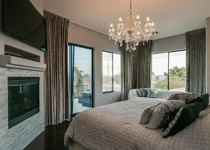 Luxury Contemporary Sanctuary W Pool And Views Holiday home *