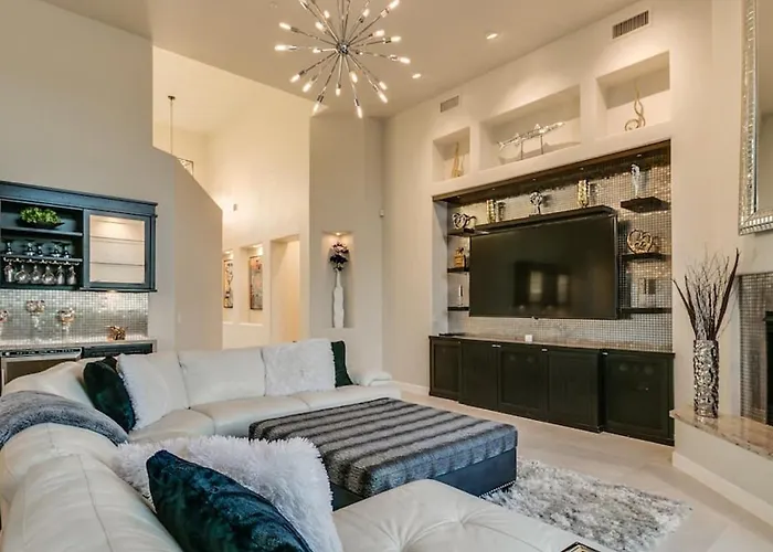 Holiday home Luxury Contemporary Sanctuary W Pool And Views Fountain Hills