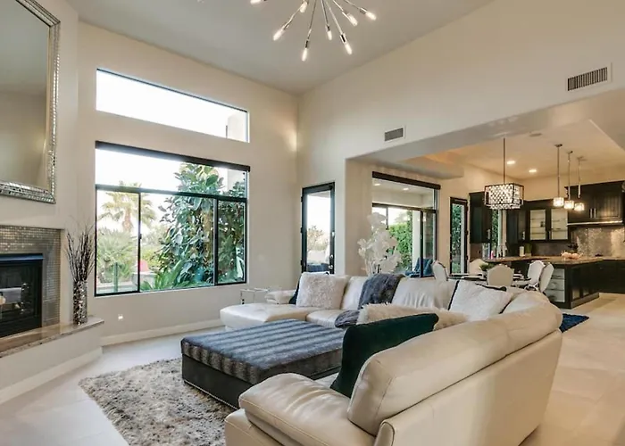 Holiday home Luxury Contemporary Sanctuary W Pool And Views