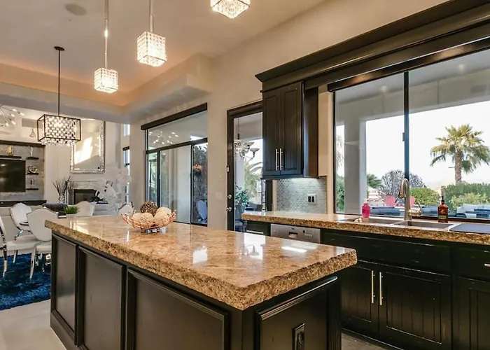 Luxury Contemporary Sanctuary W Pool And Views Holiday home Fountain Hills