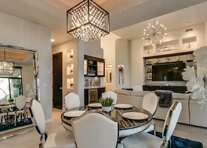 Holiday home Luxury Contemporary Sanctuary W Pool And Views *